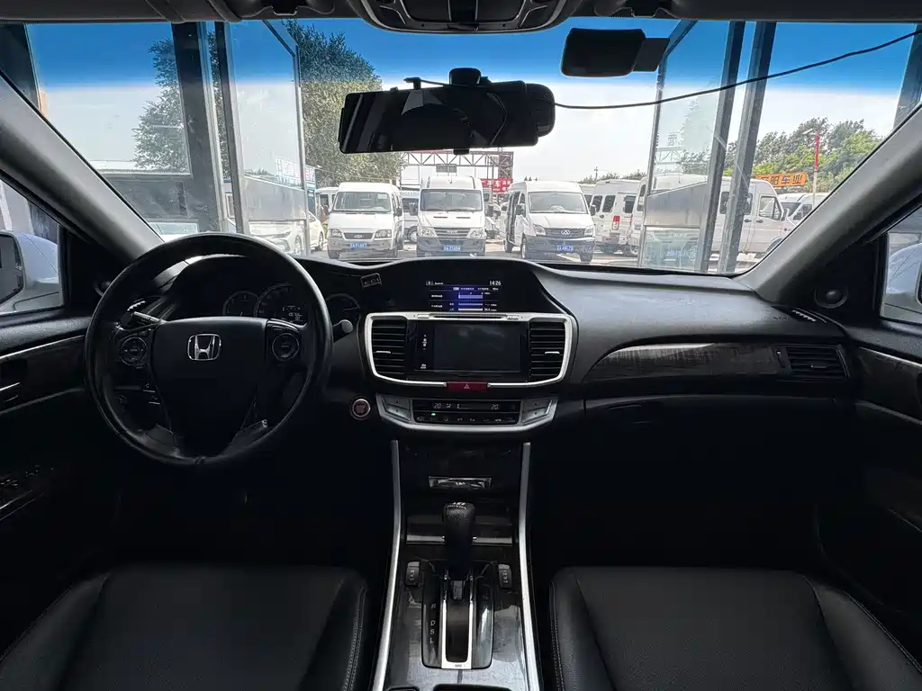 Honda Accord 2015 — фото 9