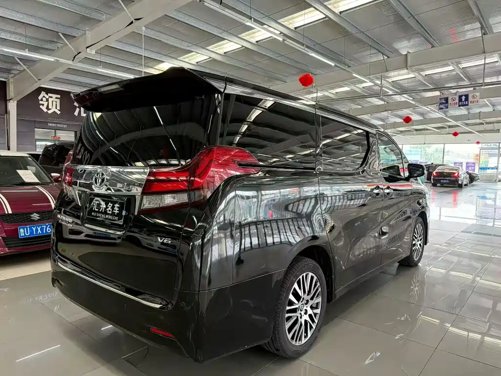 Toyota Alphard 2017 — фото 9