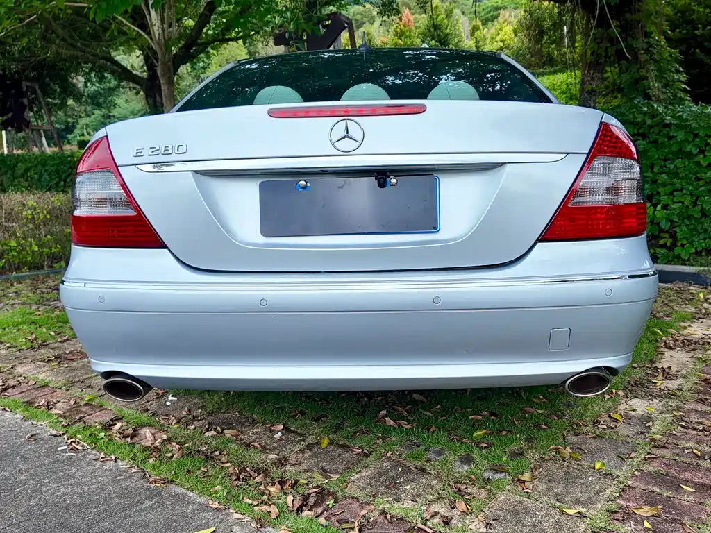 Mercedes-Benz E-Class 2008 — фото 24
