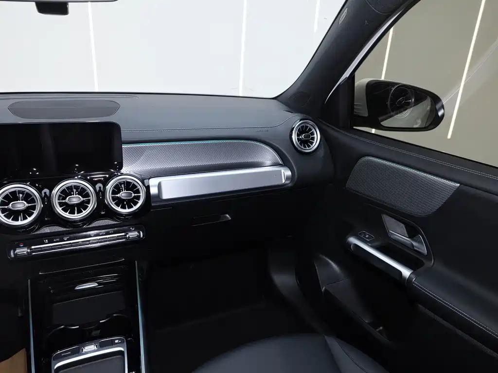 Mercedes-Benz GLB 2023 — фото 31