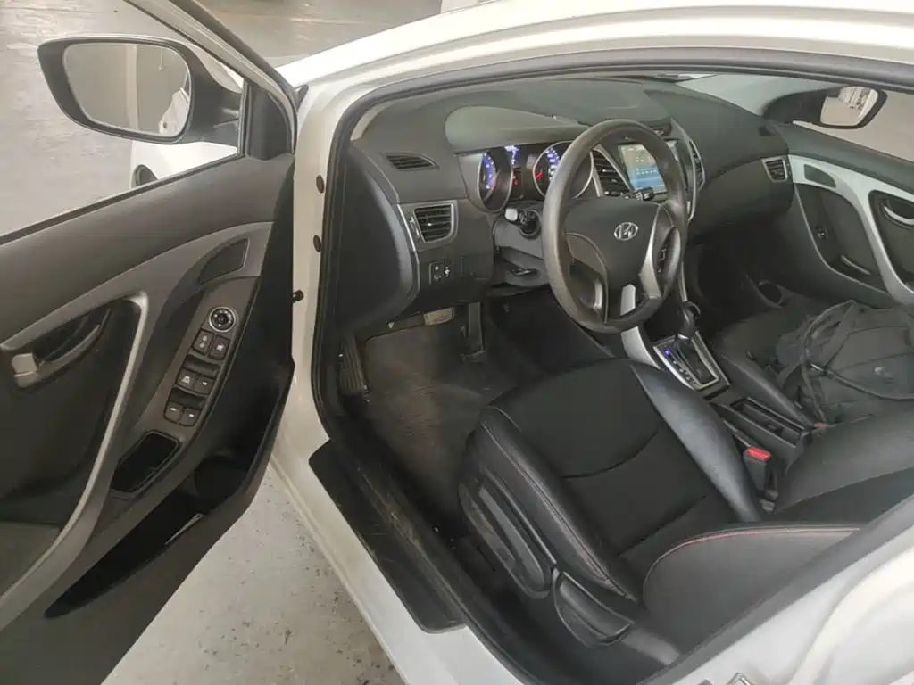 Hyundai Elantra Langdong 2018 — фото 16