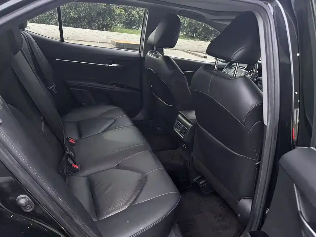 Toyota Camry 2019 — фото 16