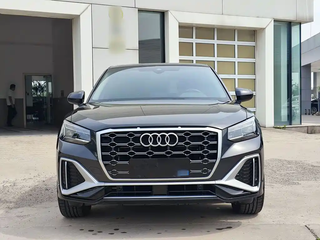Audi Q2L 2025 — фото 3