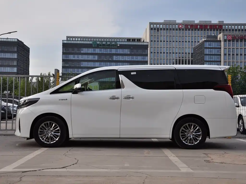 Toyota Alphard 2022 — фото 5