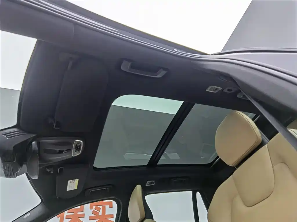 Volvo XC90 2018 — фото 14