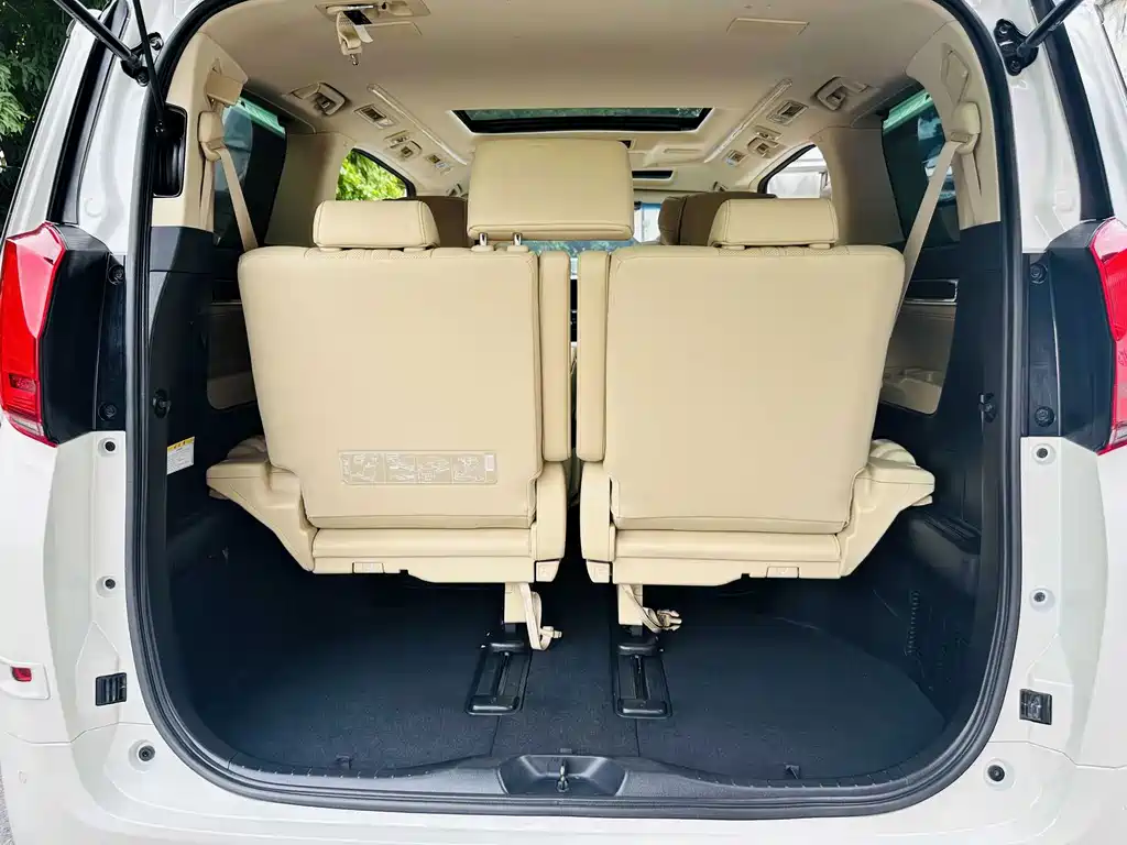 Toyota Alphard 2023 — фото 22