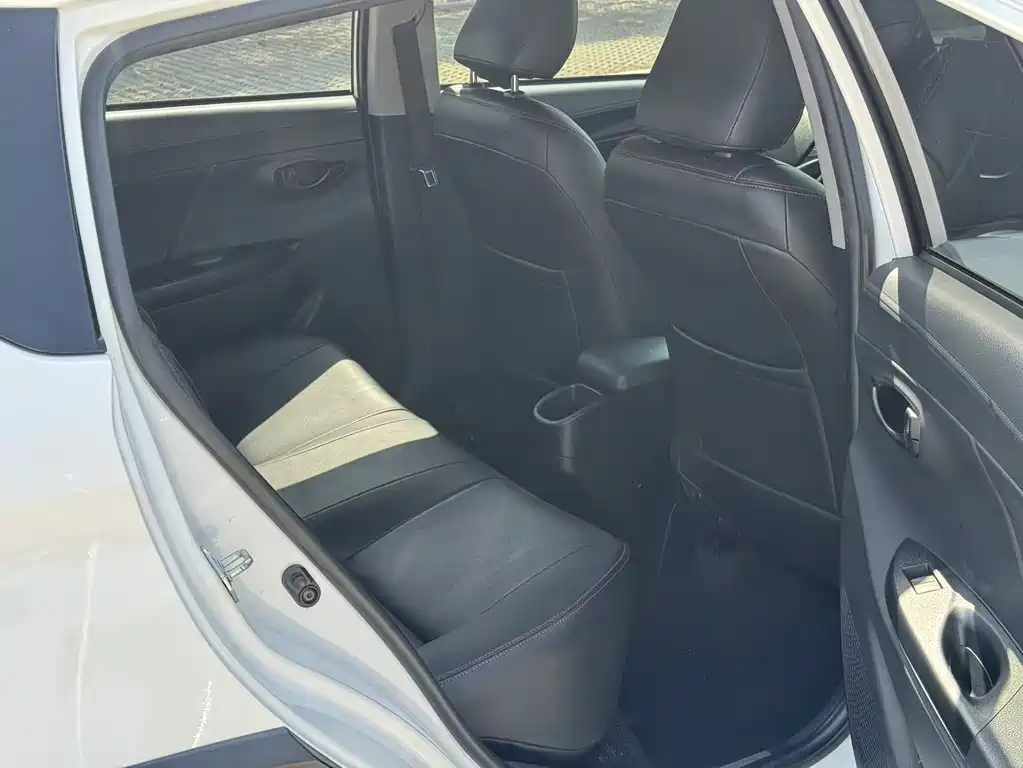 Toyota Yaris L 2022 — фото 14