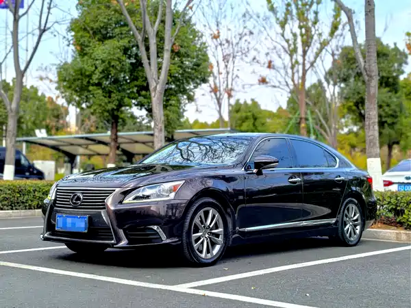 Lexus LS 2016