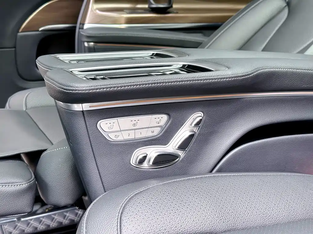 Mercedes-Benz V-Class 2022 — фото 31