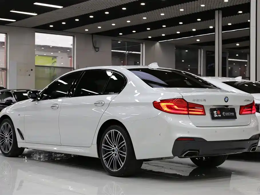 BMW 5 Series 2018 — фото 22