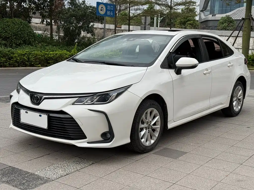 Toyota Corolla 2021 — фото 1