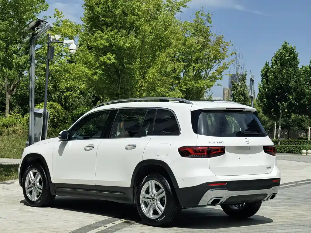 Mercedes-Benz GLB 2023