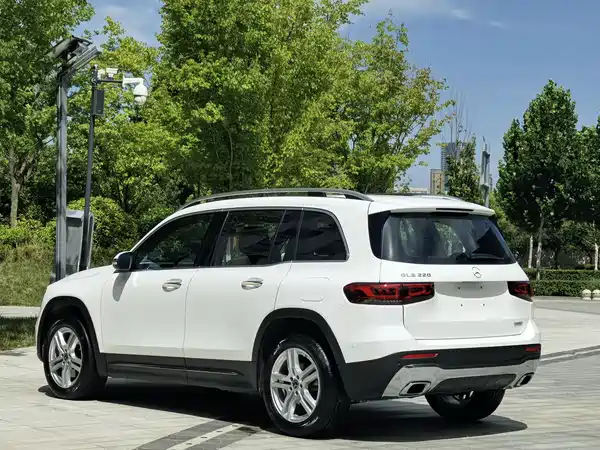 Mercedes-Benz GLB 2023
