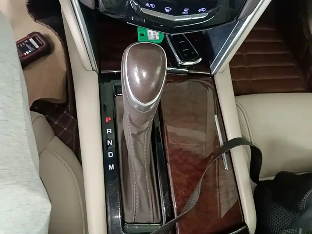 Cadillac XTS 2015 — фото 14