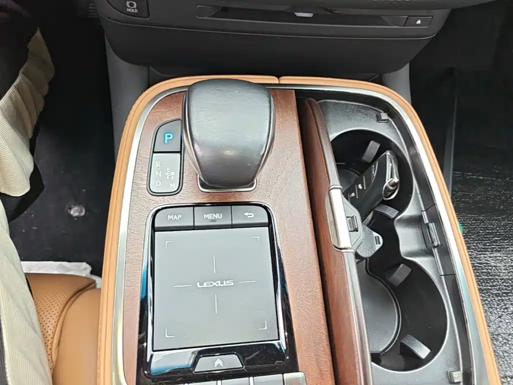 Lexus LS 2020 — фото 10