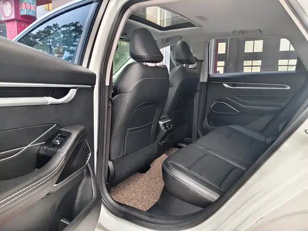 Geely Emgrand 2023
