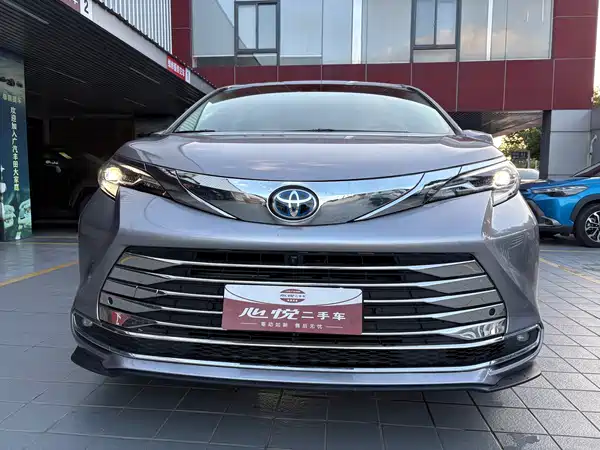 Toyota Sienna 2023
