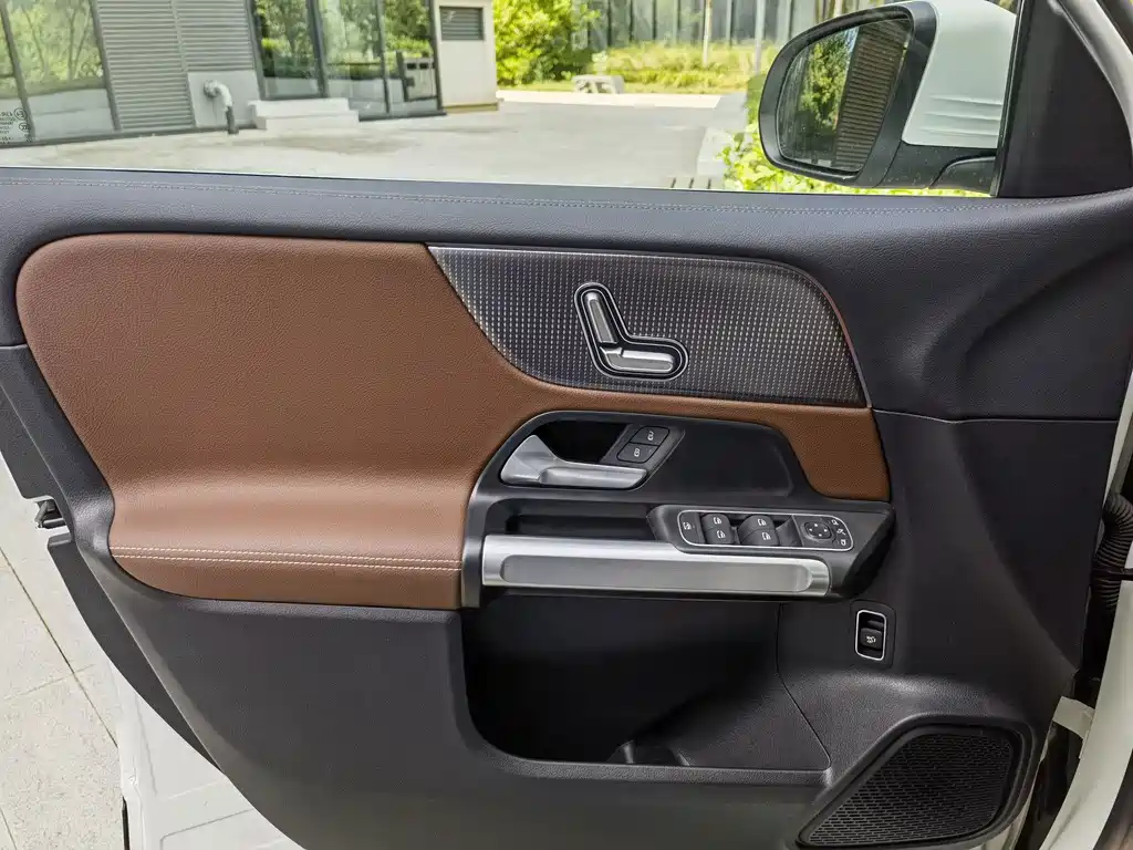 Mercedes-Benz GLB 2023 — фото 16