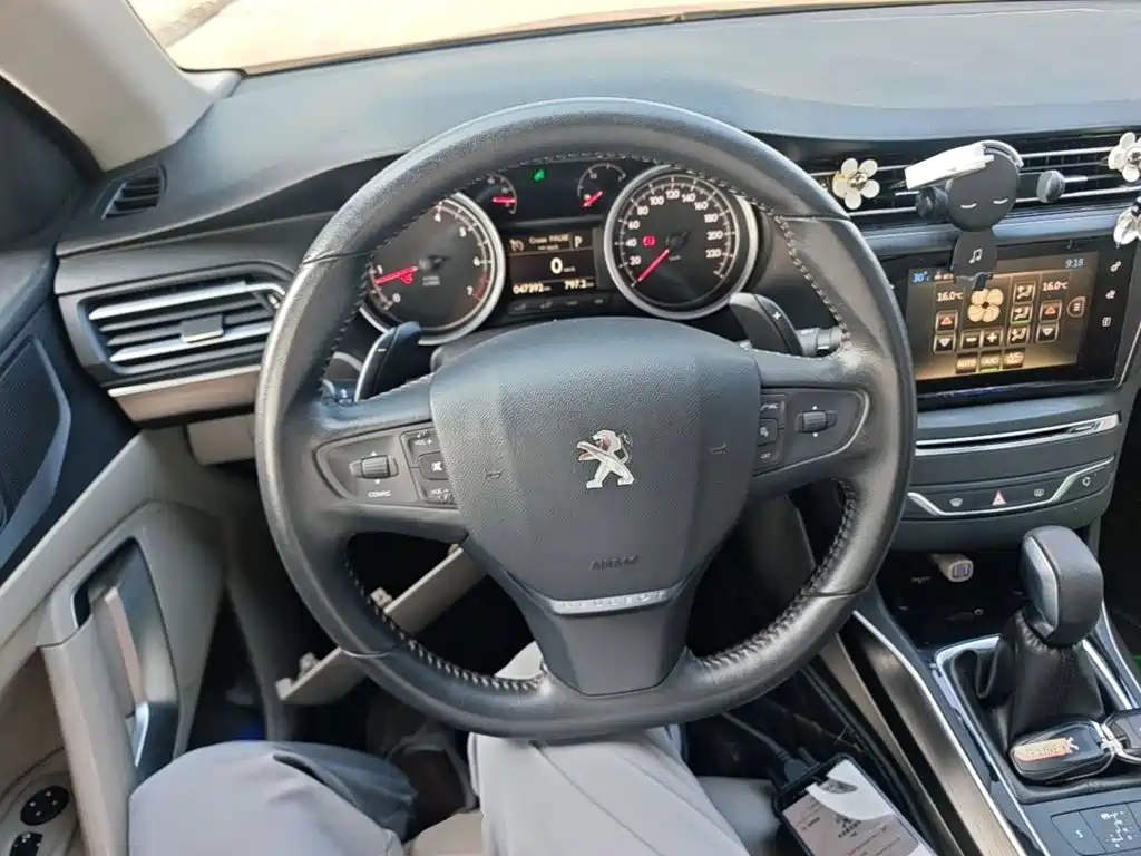 Peugeot 408 2014 — фото 11