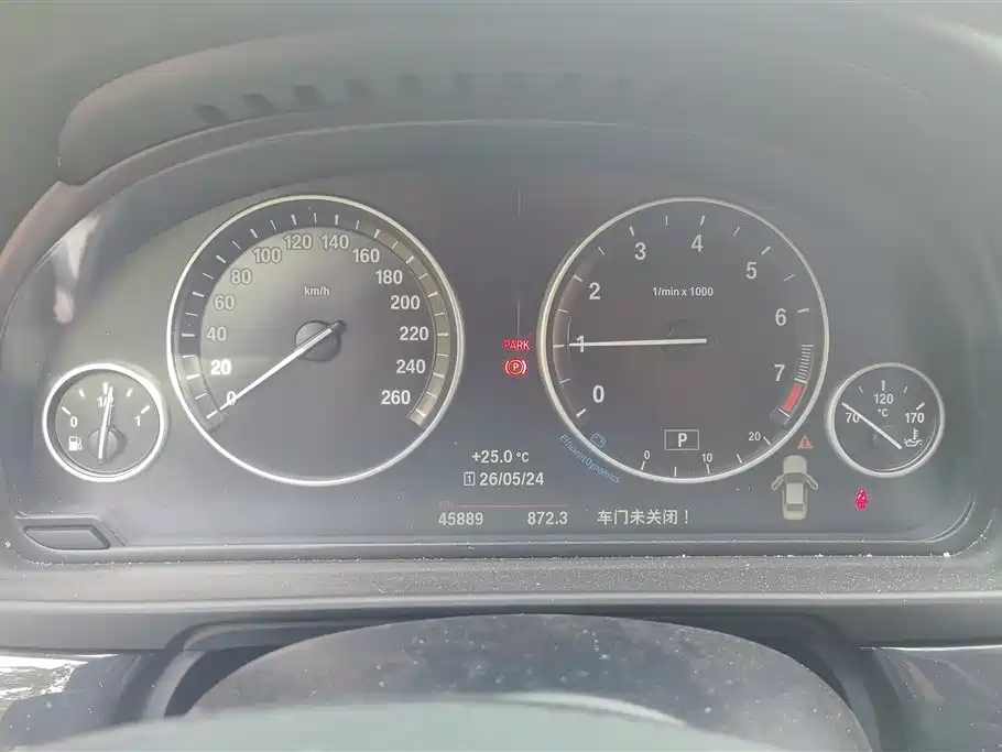 BMW 5 Series 2015 — фото 14