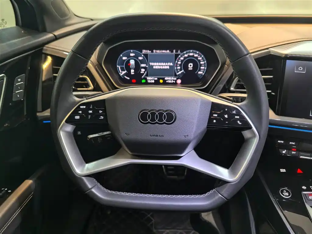 Audi Q4 e-tron 2025 — фото 17