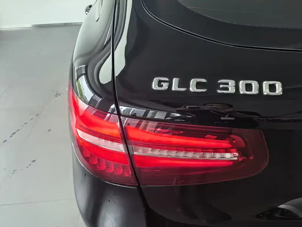 Mercedes-Benz GLC 2016 — фото 13