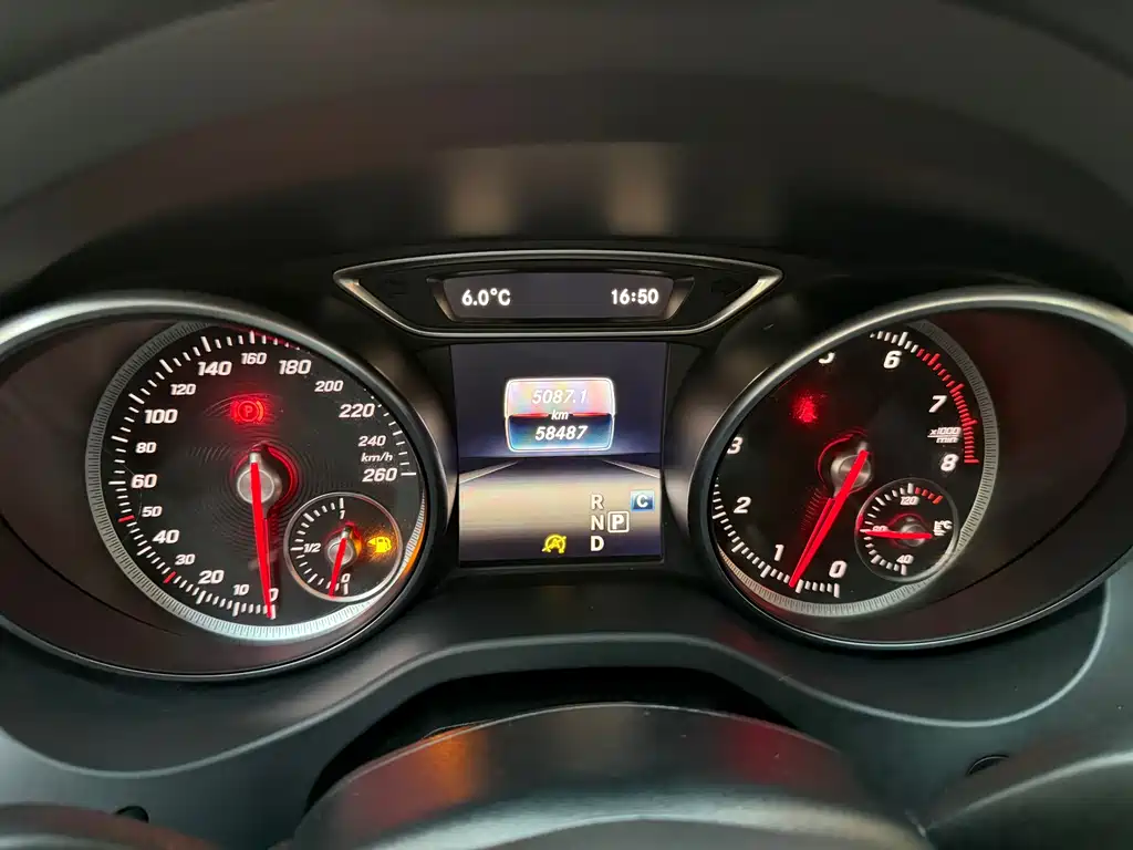Mercedes-Benz GLA 2018 — фото 16