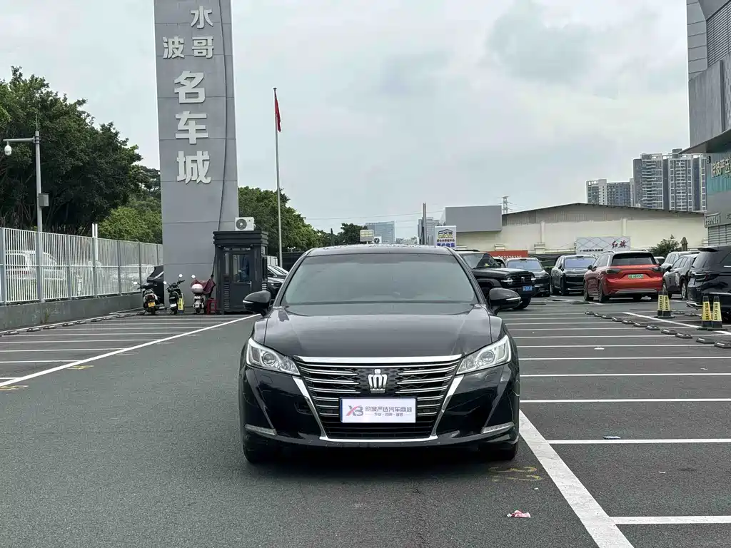 Toyota Crown 2017 — фото 2