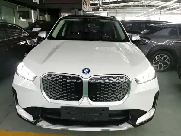 BMW iX1 2024