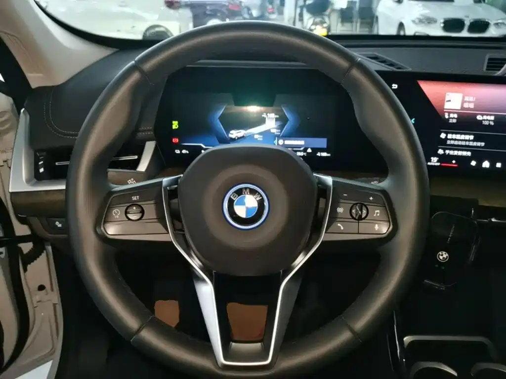 BMW iX1 2024 — фото 11