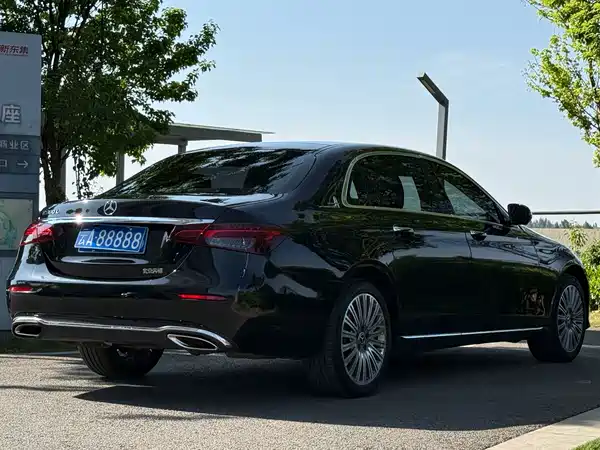 Mercedes-Benz E-Class 2022