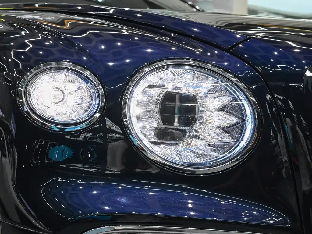 Bentley Flying Spur 2021 — фото 23