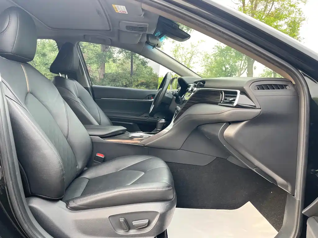 Toyota Camry 2021 — фото 12