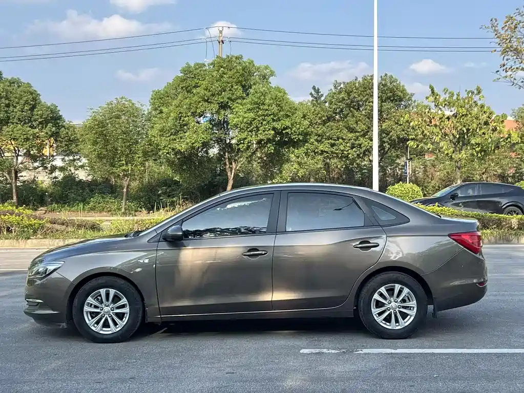 Buick Excelle 2015 — фото 4