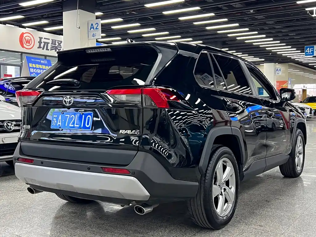 Toyota RAV4 2021 — фото 24