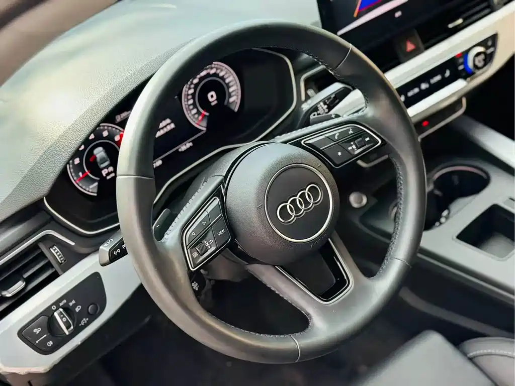 Audi A4L 2020 — фото 11