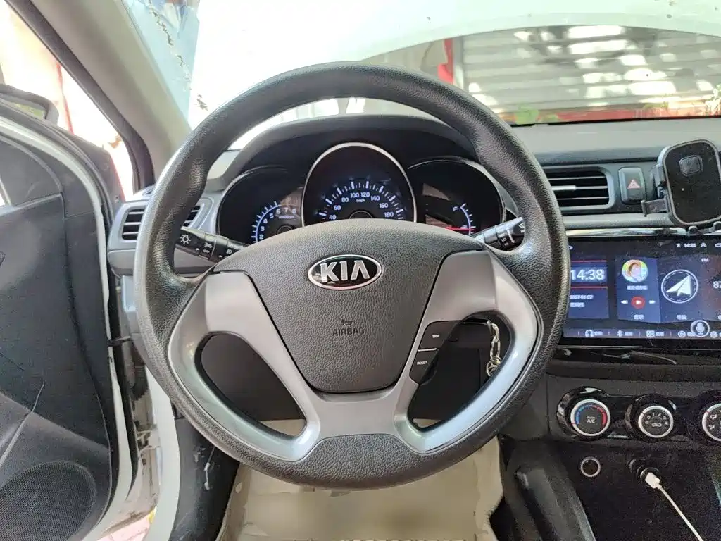 Kia K2 2015 — фото 11