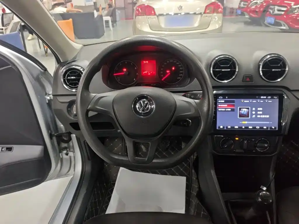 Volkswagen Jetta 2019 — фото 11