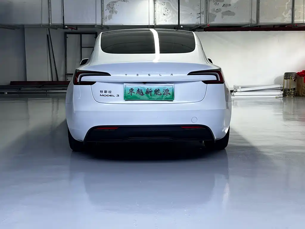 Tesla Model 3 2025 — фото 10