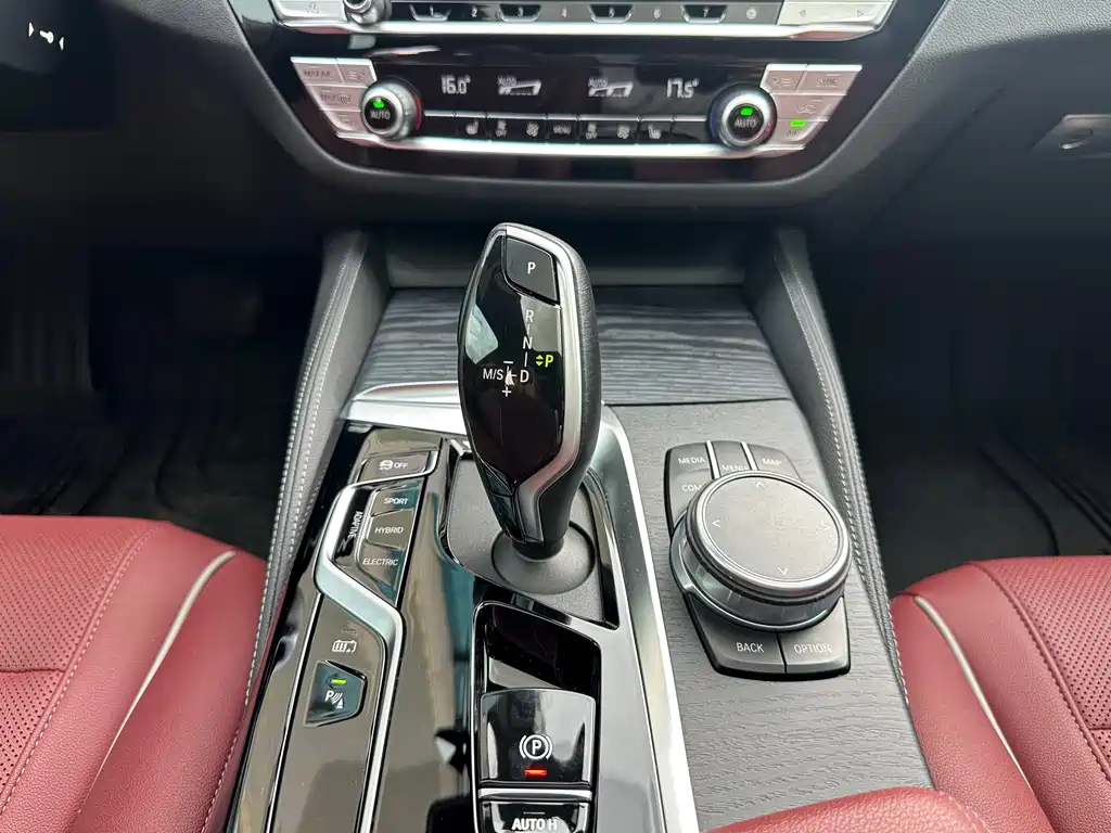 BMW 5 Series New Energy 2021 — фото 10