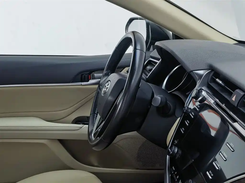 Toyota Camry 2018 — фото 22