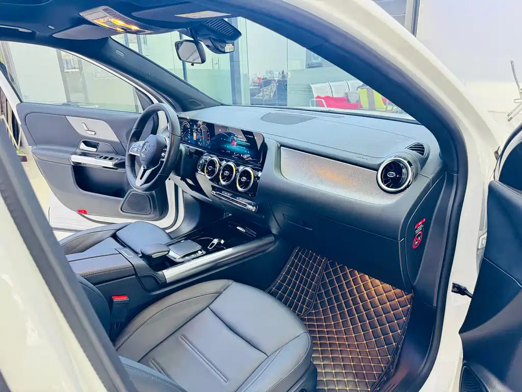 Mercedes-Benz GLA 2023 — фото 9