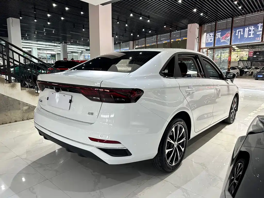 Geely Emgrand 2024