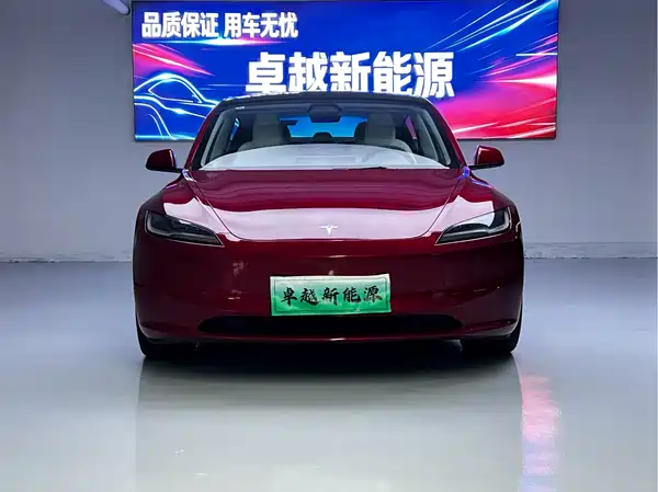 Tesla Model 3 2024