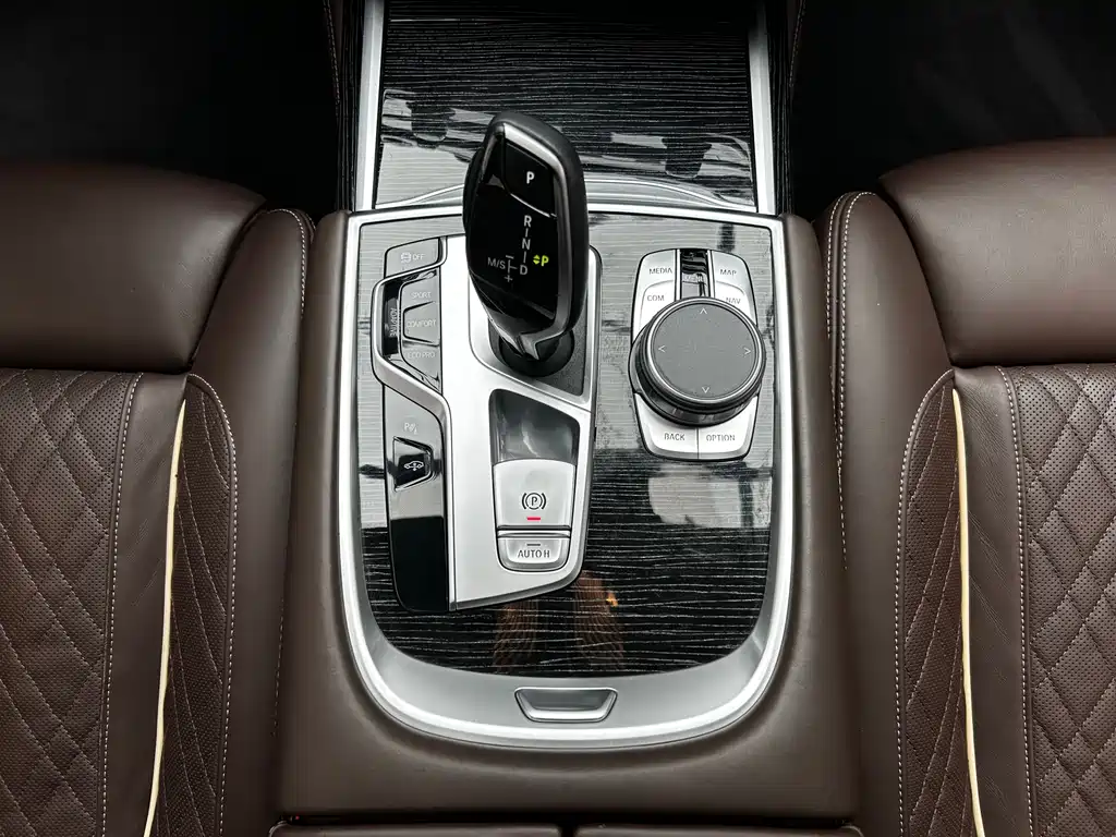 BMW 7 Series 2021 — фото 16