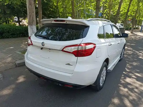 Venucia T70 2015