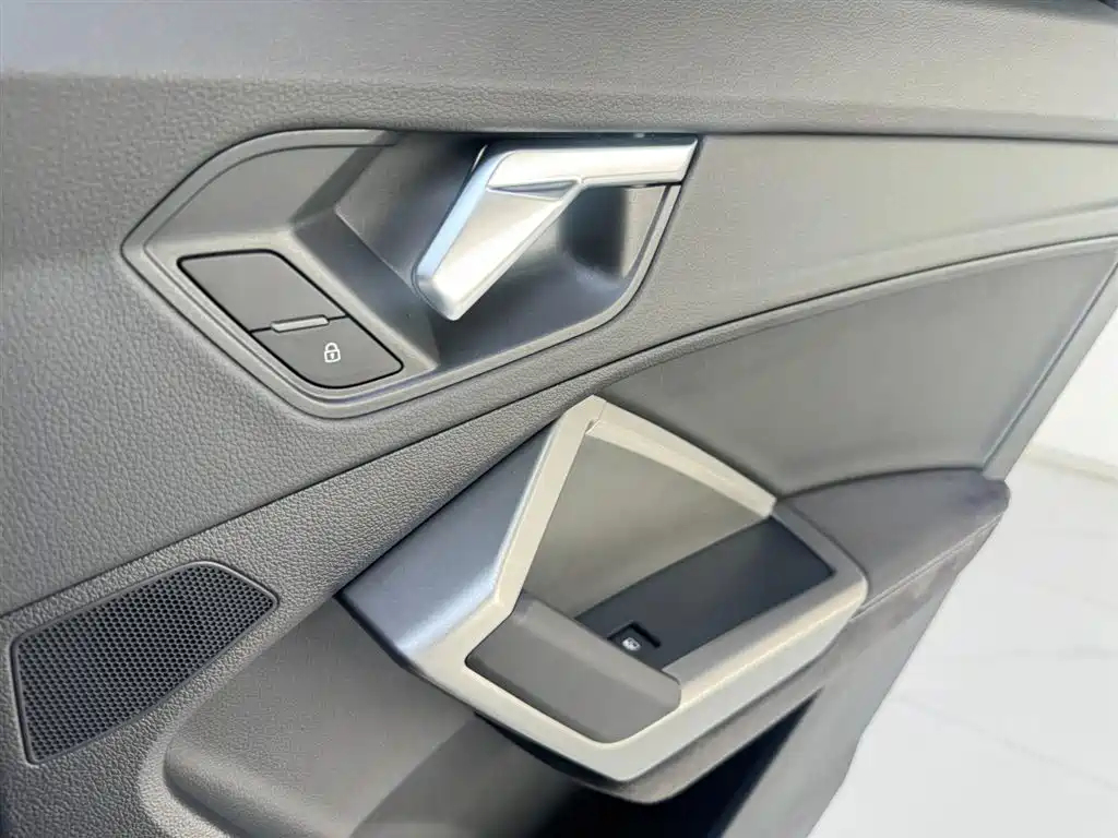Audi Q3 2023 — фото 13