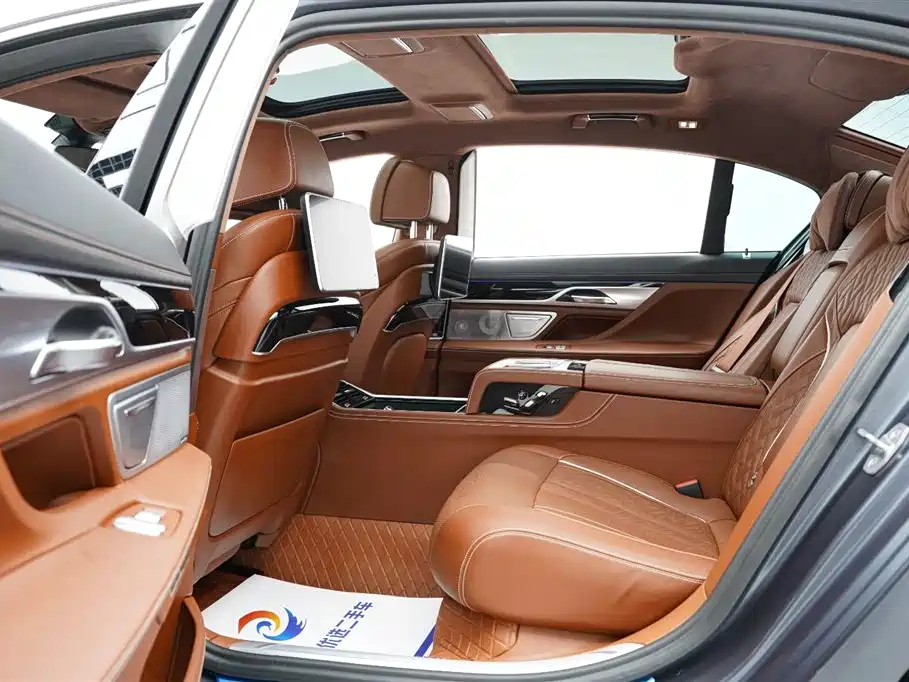 BMW 7 Series 2019 — фото 13