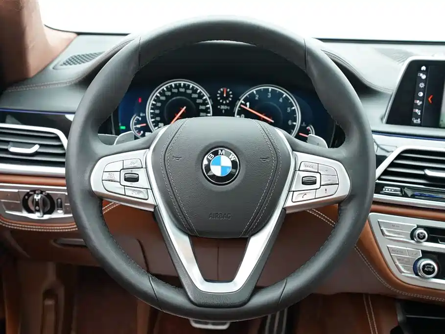 BMW 7 Series 2019 — фото 17