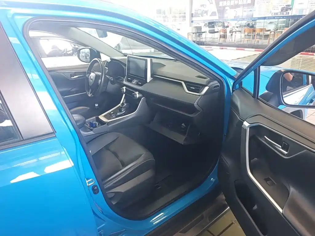 Toyota RAV4 2019 — фото 11
